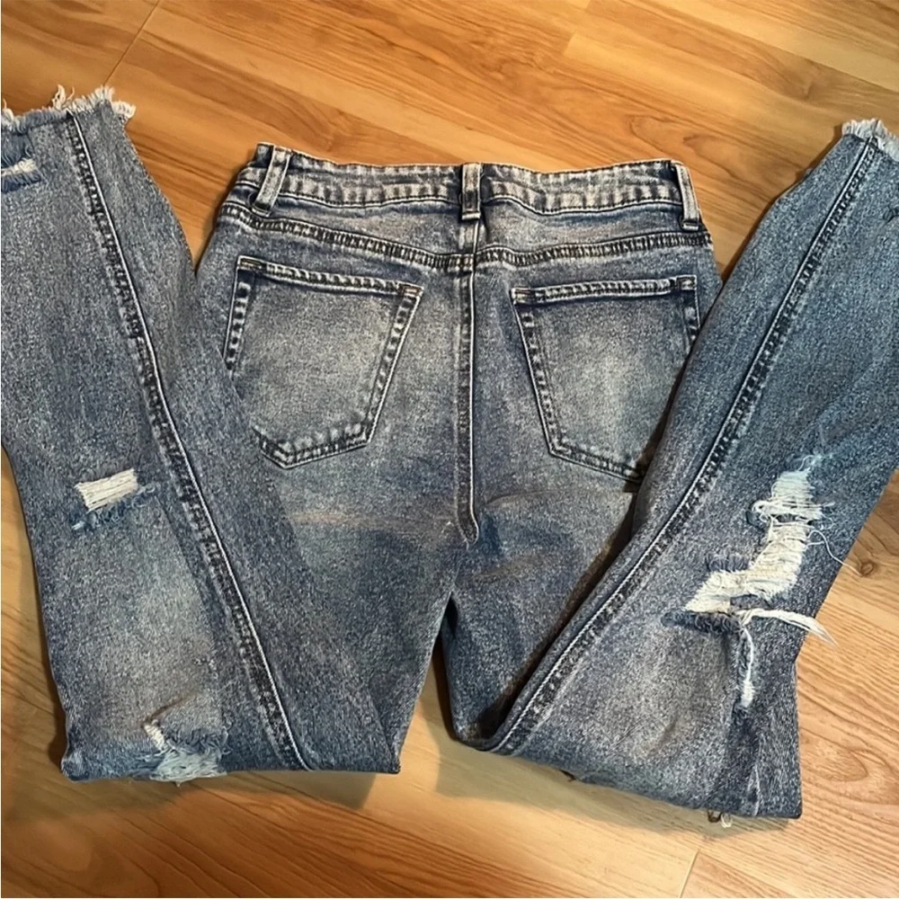 Tinseltown gently used